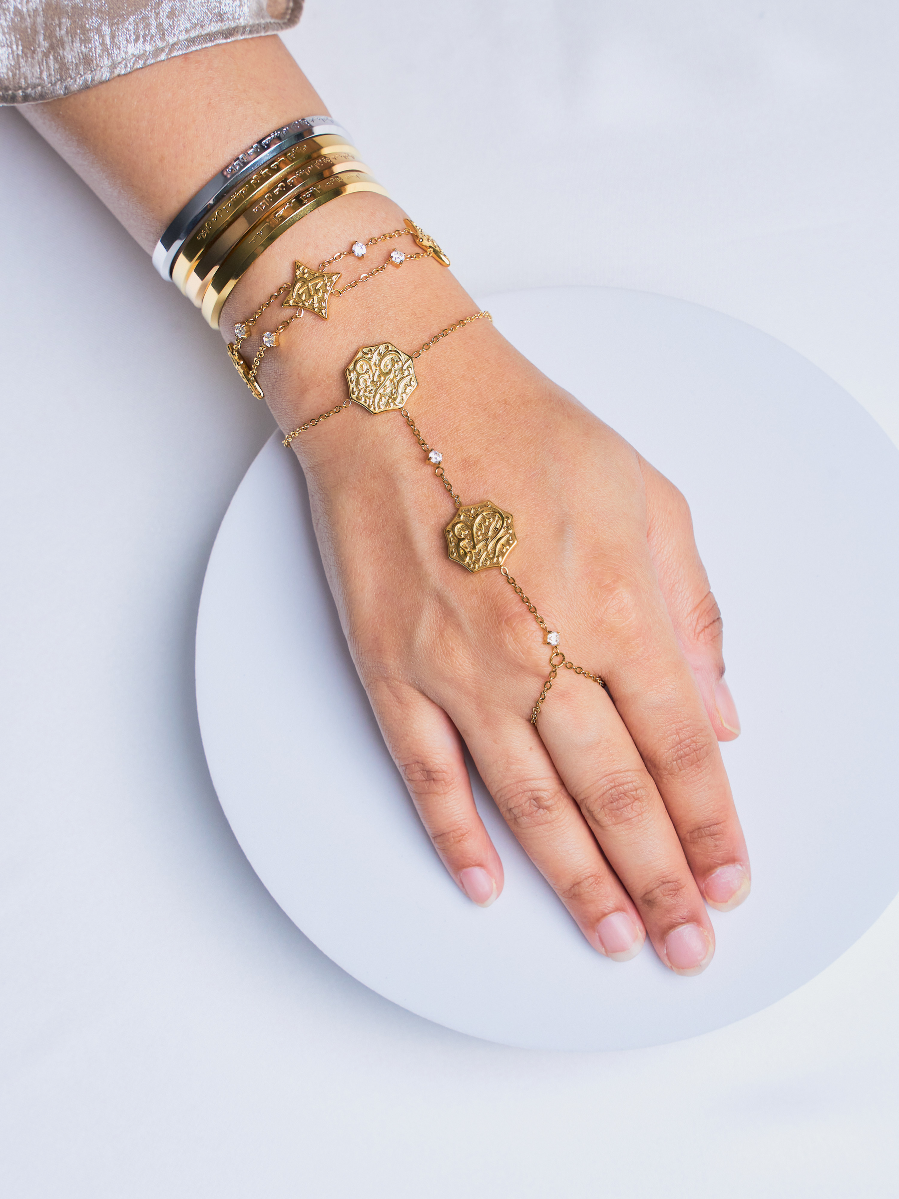 Star of Serenity Hand Chain Elaan