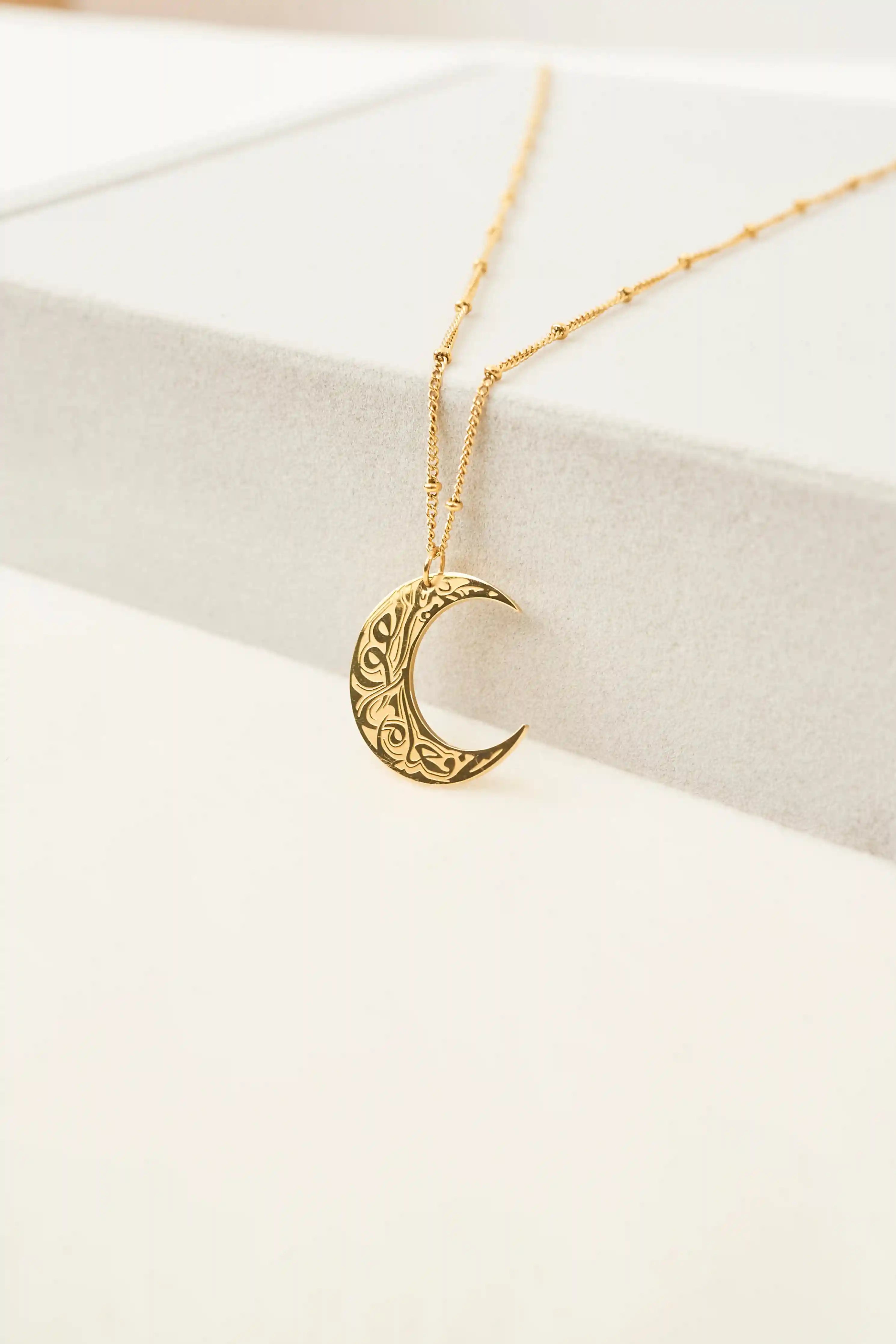 Nūr al-Qamar Necklace Elaan