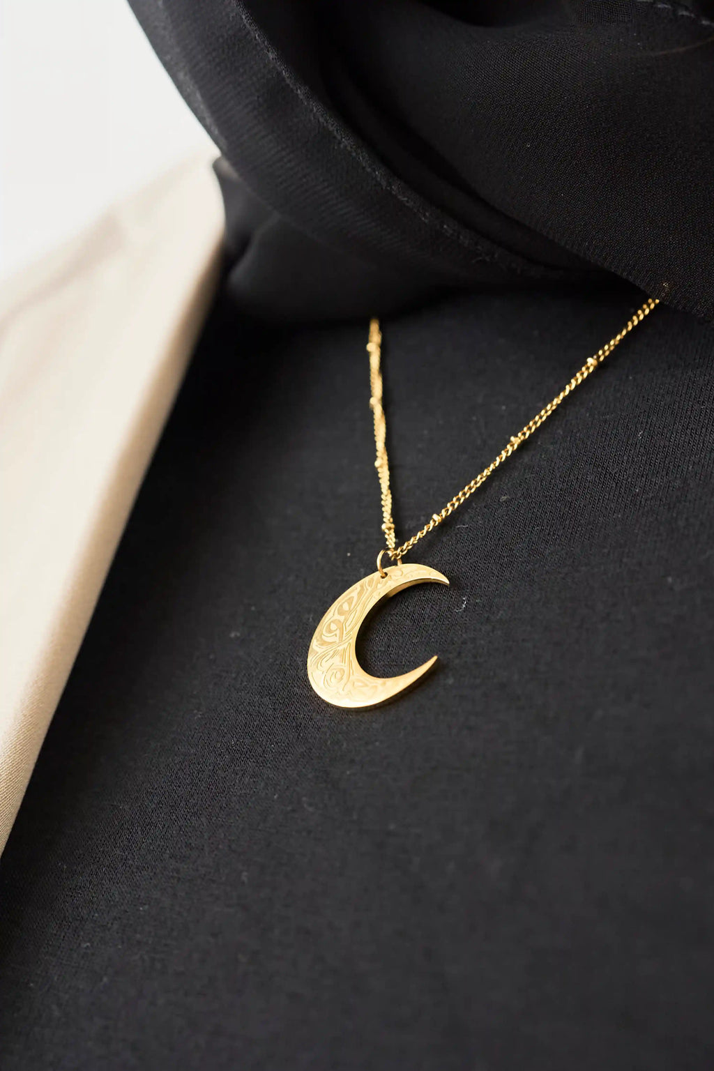 Nūr al-Qamar Necklace Elaan
