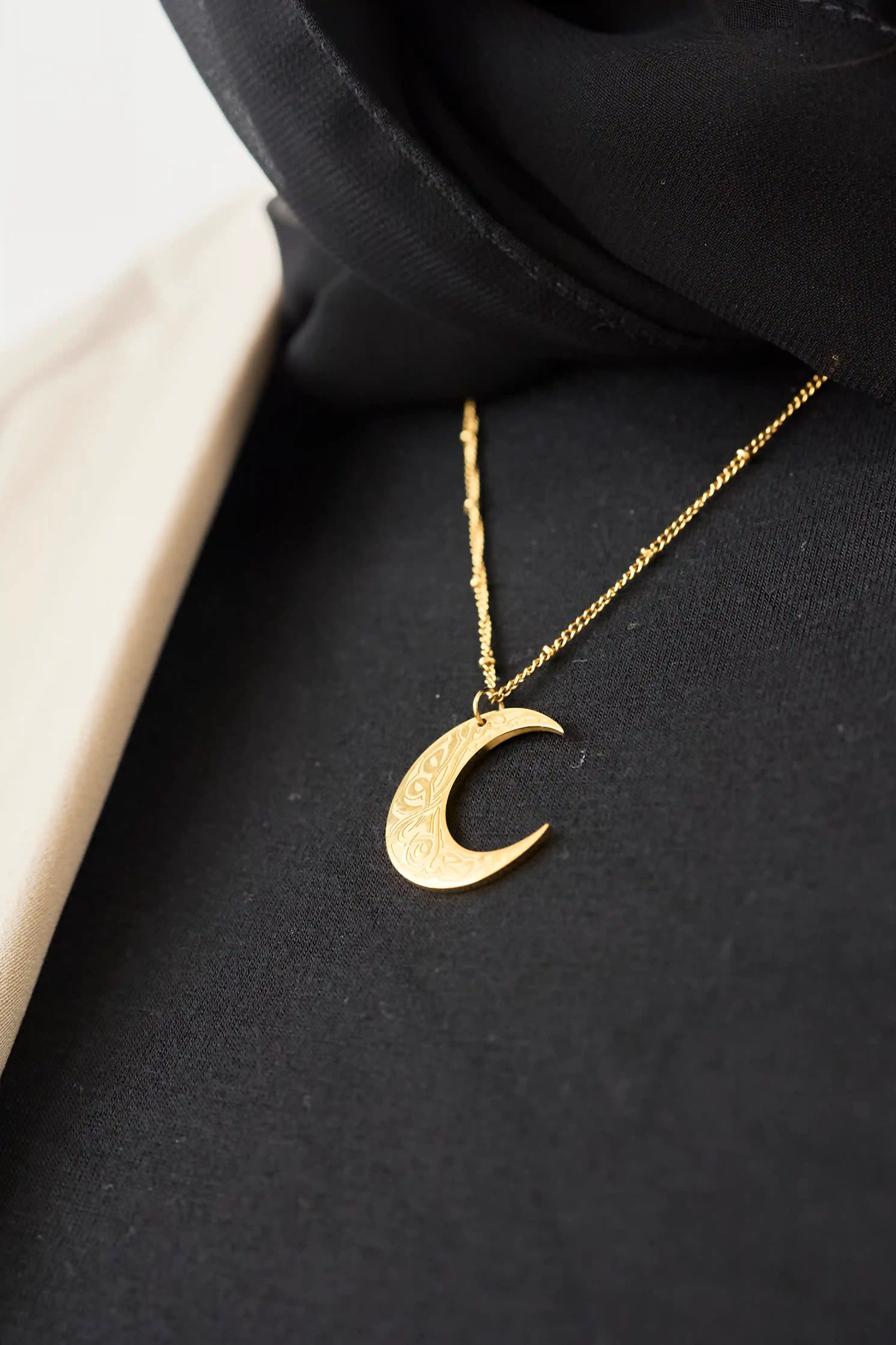 Nūr al-Qamar Necklace Elaan